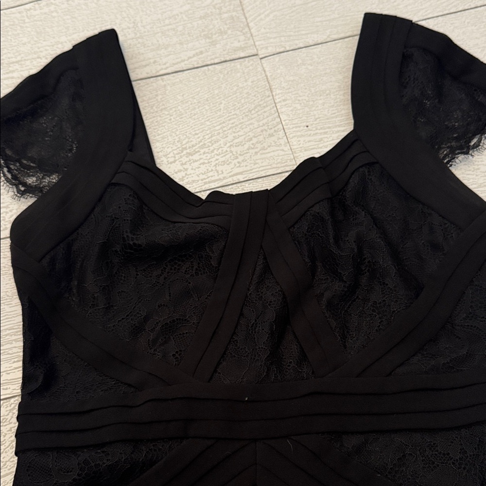 BCBGMAXAZRIA Black Lace & Pleated Mini Cocktail Dress
Sz4 | Elegant + Flattering - Picture 4 of 7
